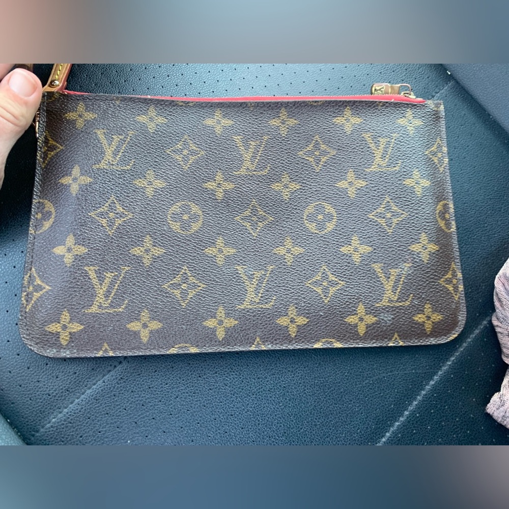 Louis Vuitton never-full wristlet